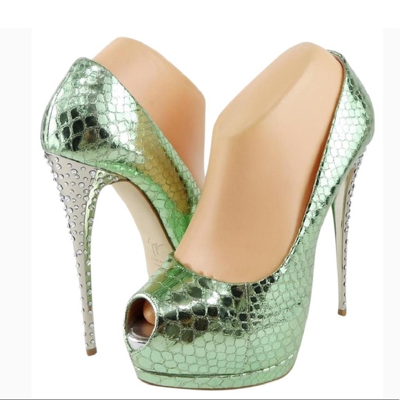 Giuseppe Zanotti “Sharon” Peeptoe Snake Print Pump $PRICE DROP⬇️ - Picture 6 of 7